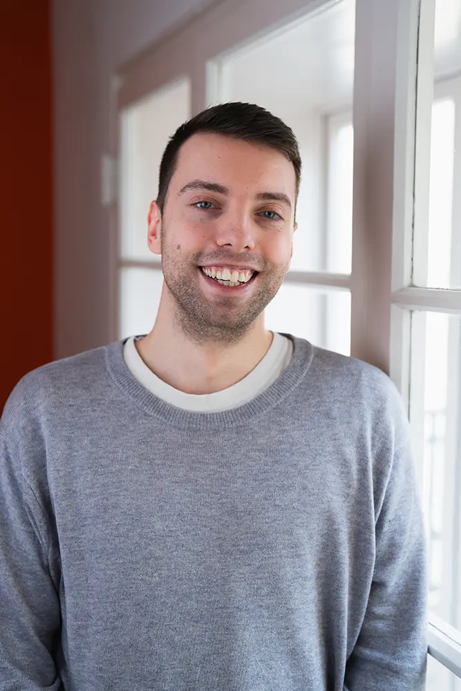 Lorenz Waltenberger im Büro von i-kiu.